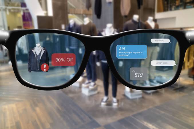 How Smart Glasses Improve Augmented Reality Experience