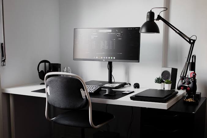 How Smart Gadgets Enhance Office Productivity Systems Today