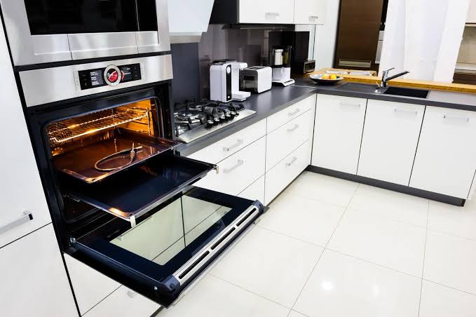 How Smart Gadgets Enhance Kitchen Experience Today Easily
