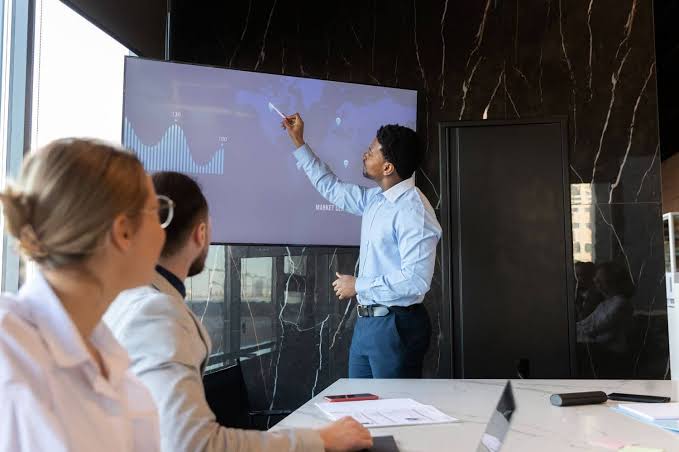 The Benefits of Using Portable Projectors for Meetings