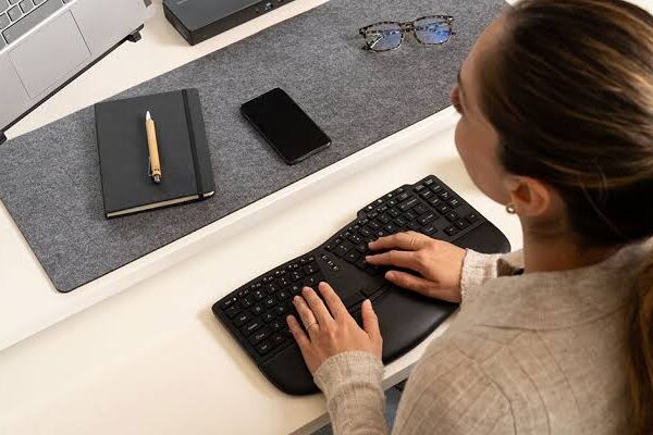 The Benefits of Using Wireless Keyboards for Work