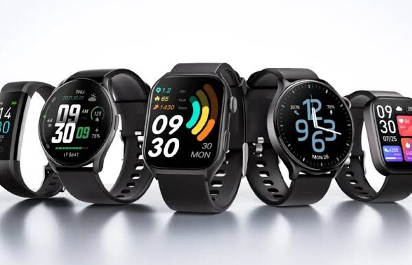 The Evolution of Smartwatches: From Fitness Trackers to Mini-Smartphones The Evolution of Smartwatches: From Fitness Trackers to Mini-Smartphones