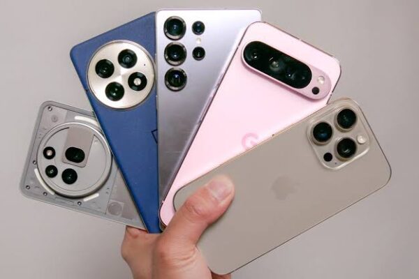 A Comprehensive Review of the Latest Flagship Smartphones