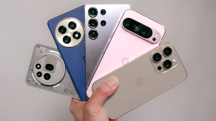 A Comprehensive Review of the Latest Flagship Smartphones
