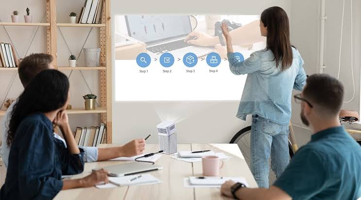 The Benefits of Using Portable Projectors for Meetings Today