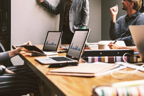 How Smart Gadgets Enhance Office Productivity Systems Easily Today