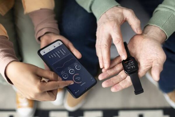 The Role of Wearables in Fitness Tracking Systems Today Globally
