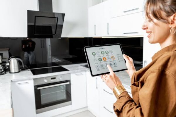 How Smart Gadgets Enhance Kitchen Experience Today