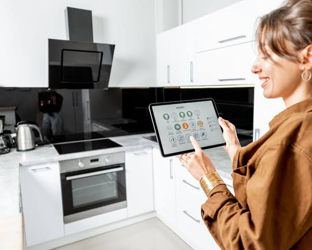 How Smart Gadgets Enhance Kitchen Experience Today