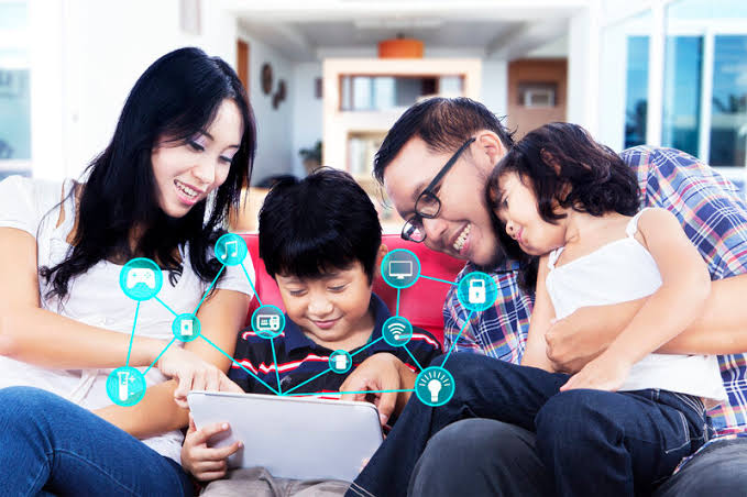 The Benefits of Using Smart Gadgets for Parents