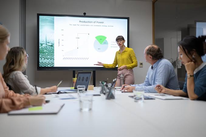 The Benefits of Using Portable Projectors for Meetings